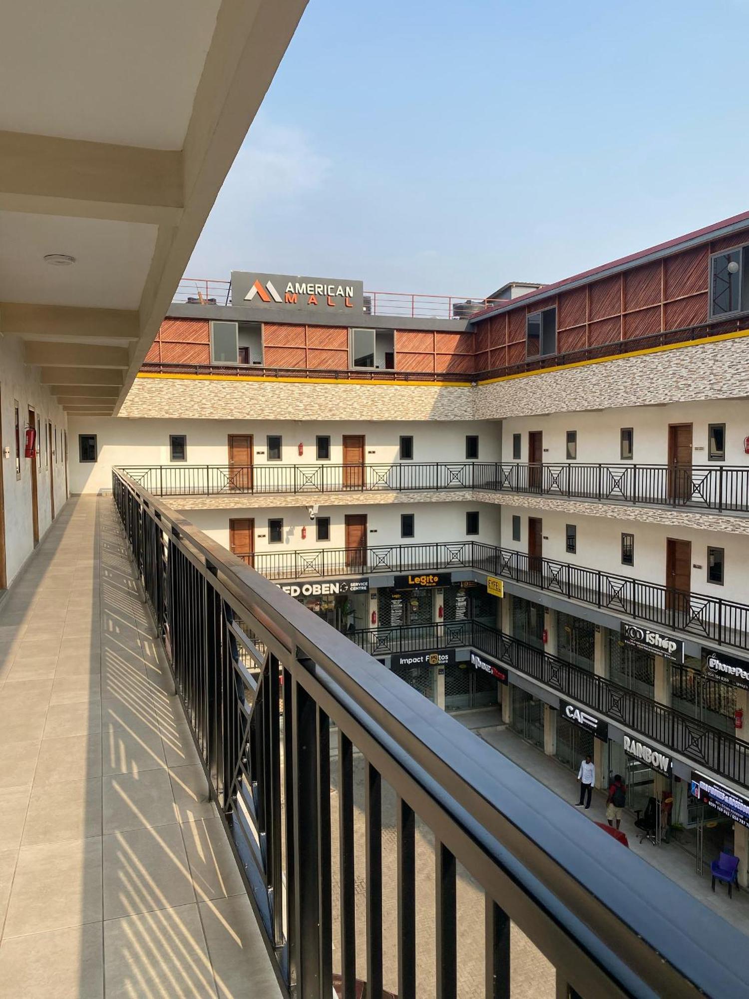 American Mall Άκρα Εξωτερικό φωτογραφία